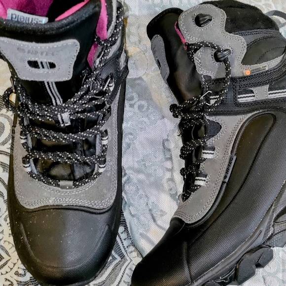 Hi-Tec Insulated Boots - Picture 2 of 9